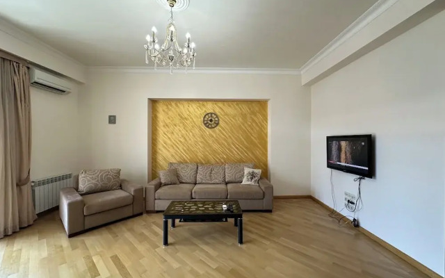 Apartment by Luxe Group DI888