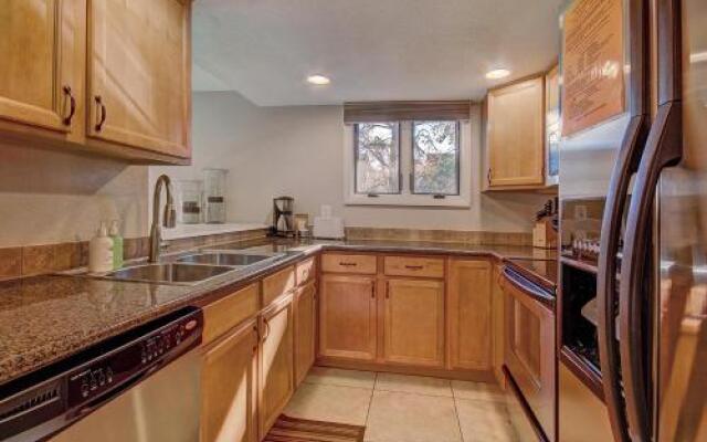 Lance'S West 7 Condominium