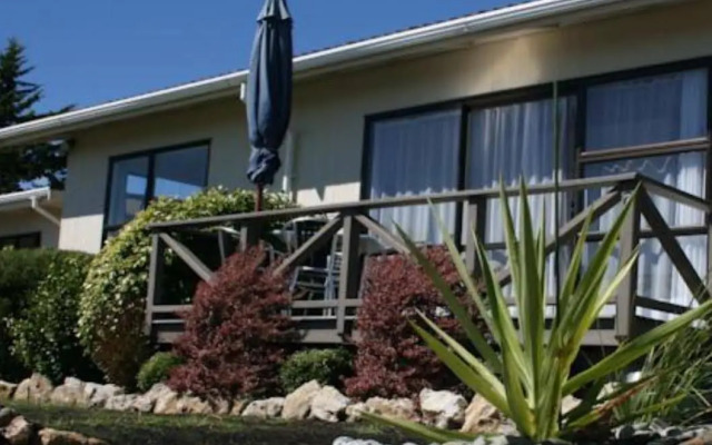 Pohara Beachfront Motel