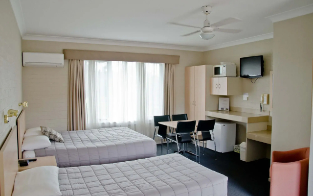 Baybrook Motor Inn & Apartments