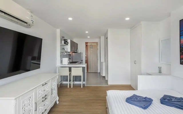 Studio in Ozone Condo in Kata A702