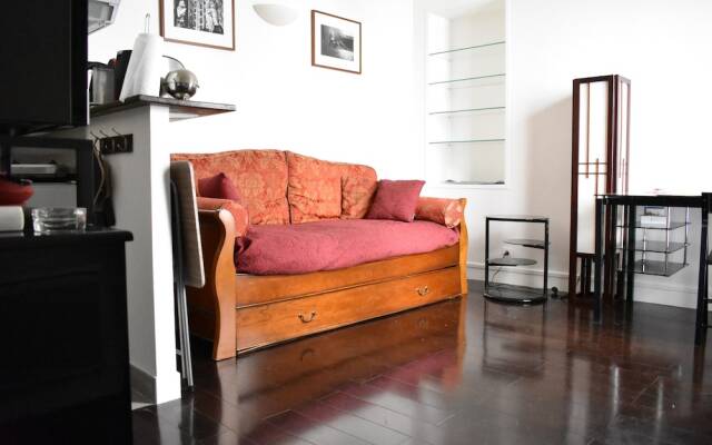 Simplistic 1 Bedroom Apartment in 17th