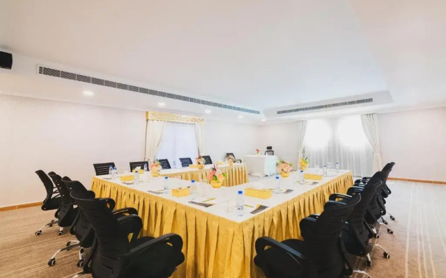 Golden Ship Hotel