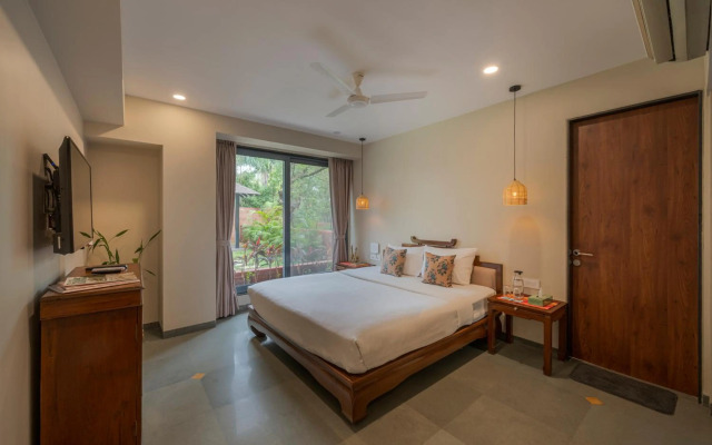 SaffronStays Red Brick House, Panchgani - rustic villa with huge lawn and terrace