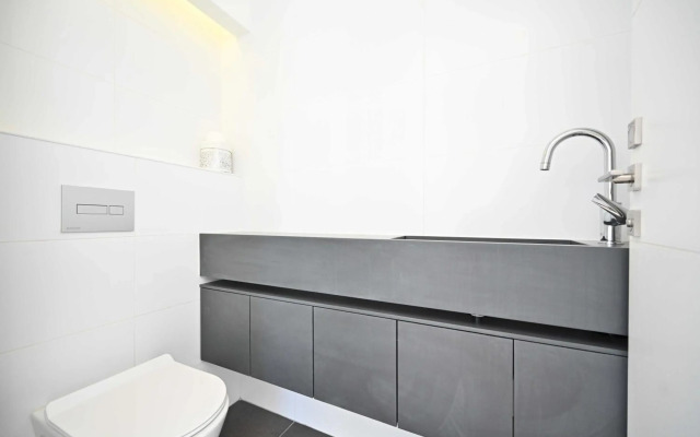 Taverna by HolyGuest