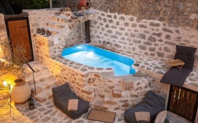 Dandy Villas Mani - Old Tower House - Fireplace - Pool
