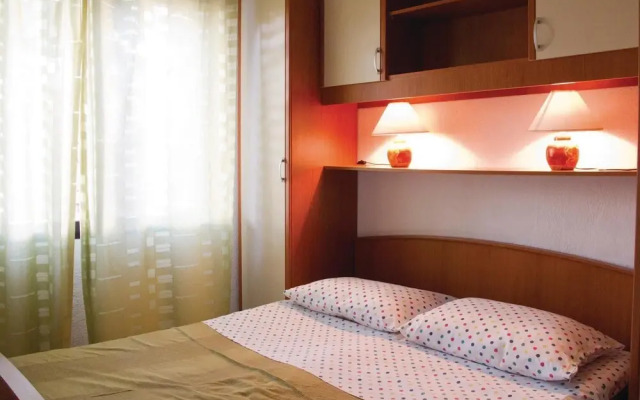 Nice Home in Vinisce With Wifi and 5 Bedrooms