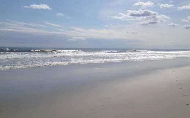 Admiral Resort Motel