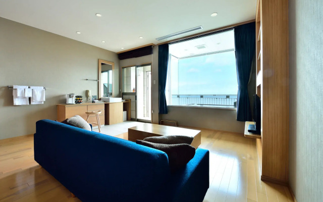 Fontaine Bleau Atami