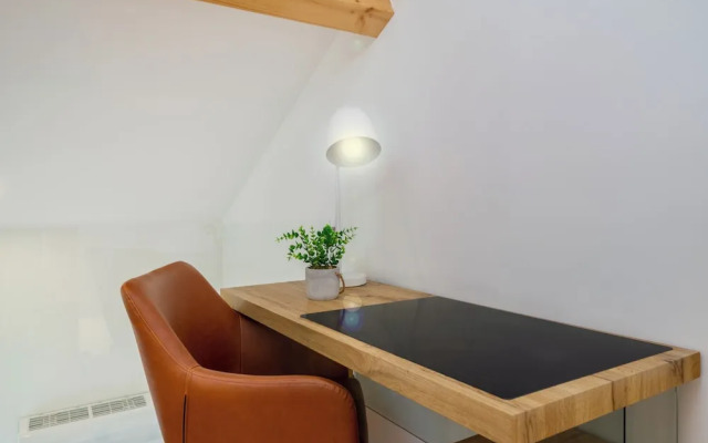 C314 Riverside View Premium Apartment w/ AC & Terrace