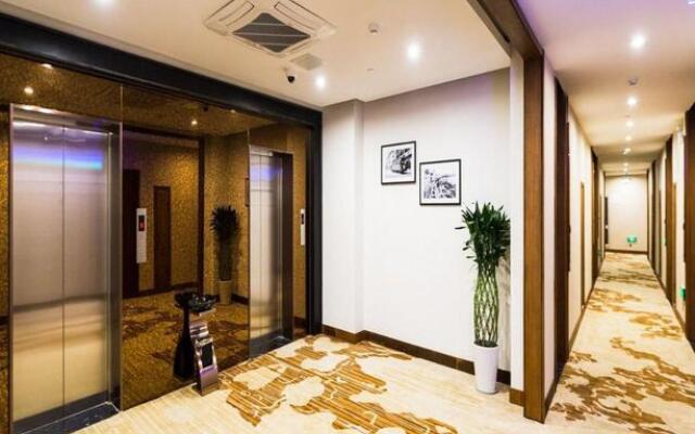 Homeinn Plus Hotel (Shanghai Caoyang Meiling North Road Subway Station)