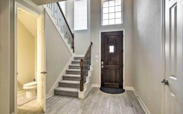 Modern Houston Townhome Near The Woodlands