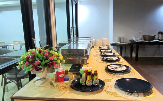 Life Grand Hotel