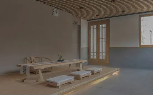 Maitreya Chizhiquan Hot Spring Hotel (Maitreya Honghe Water Township)