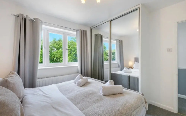 Sharp Close 4 Bedroom 2 Bath - Aylesbury