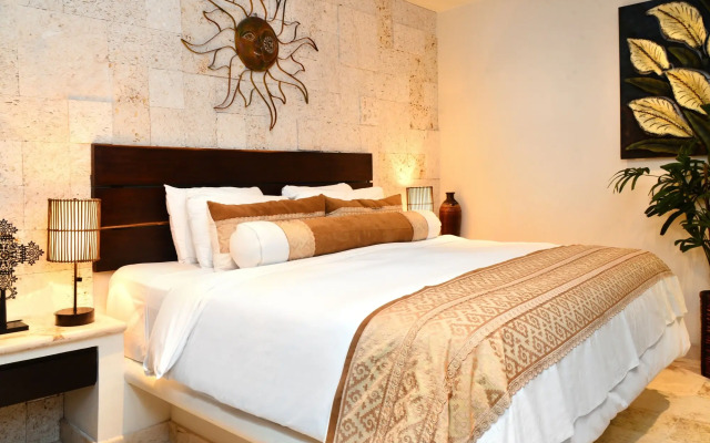 El Taj Oceanfront & Beachside Condo Hotel