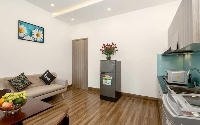 Van Apartment and Hotel