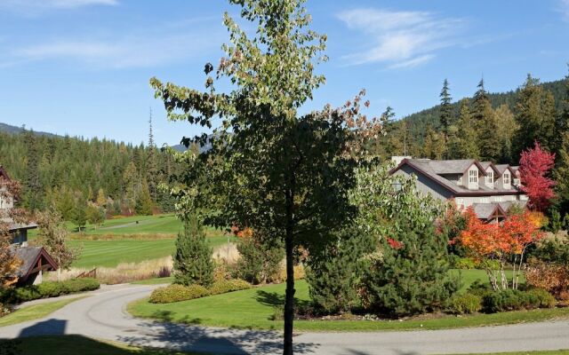 Blackcomb Greens by Whistler Premier