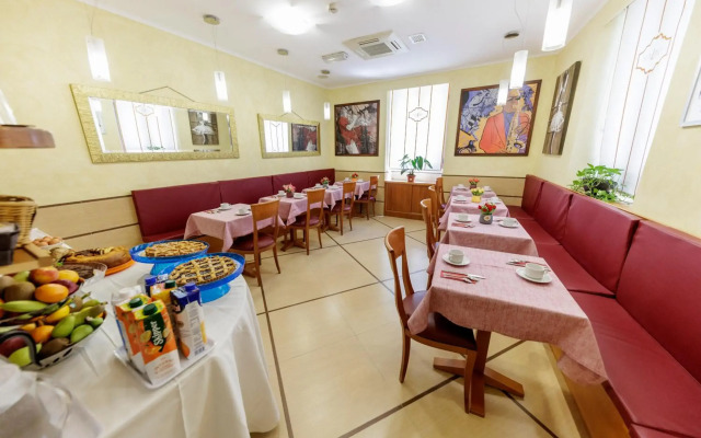 Hotel Lirico