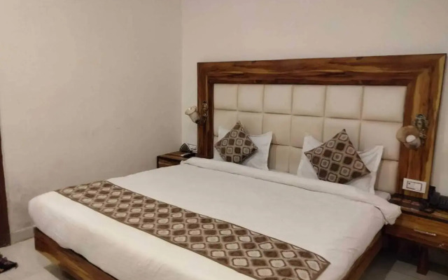 OYO 22115 Hotel D Plaza
