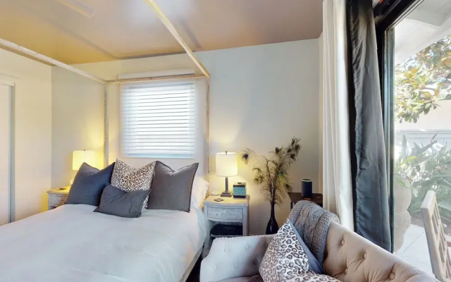 'bamboo Hideaway' in Cardiff w/ Outdoor Space