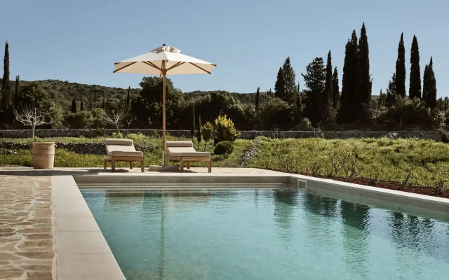 Alkis Farm And Residence