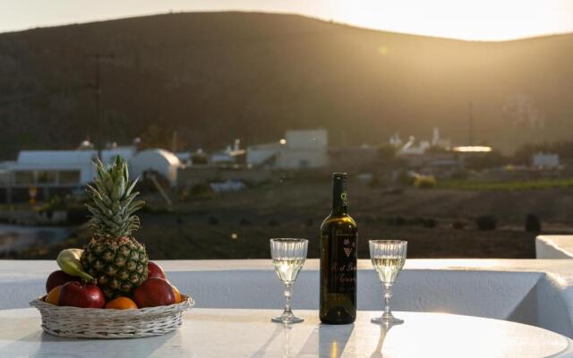 Red Beach Harmony suites Modestos