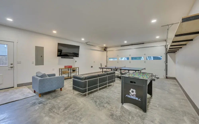 Waterfront Patio! Stylish Family Home in Everett