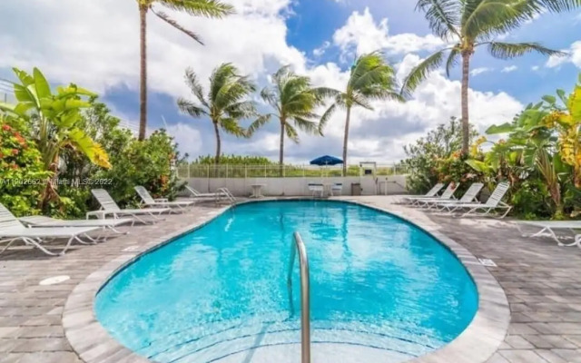 335 Ocean Walk Apartments