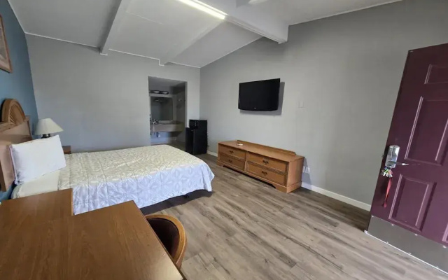 Luxury Inn & Suites and RV Park