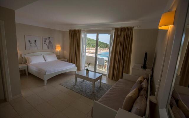 Folie Marine Beach Hotel & Club