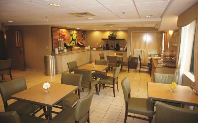 La Quinta Inn & Suites by Wyndham Boston Somerville