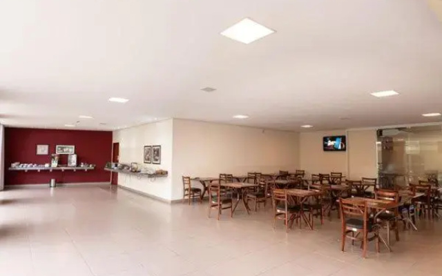 Colonial Flat Hotel