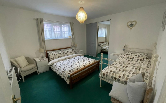 Barracuda, Beachside Apartment