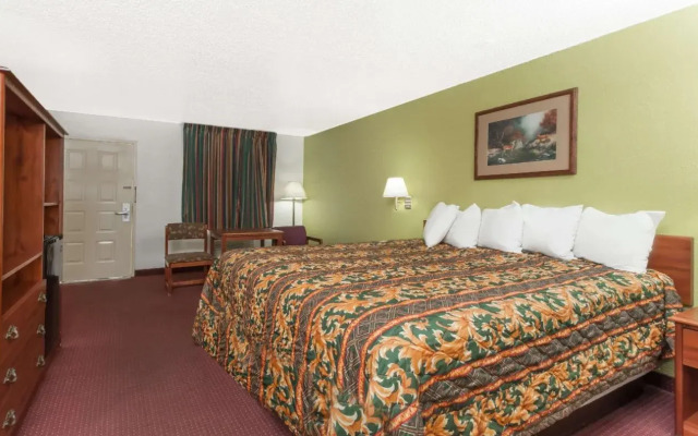 Days Inn by Wyndham San Antonio Lytle