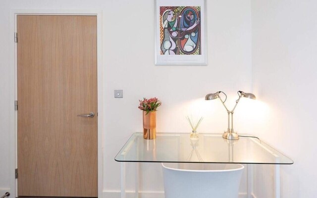 2 Bed Luxury Apartment in N. Greenwich