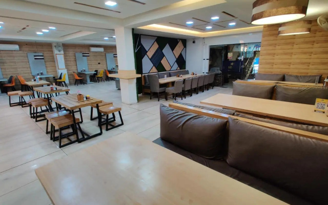 OYO 19453 Hotel Holy Basil