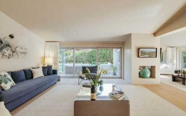 Light Villa by Cadenzalux