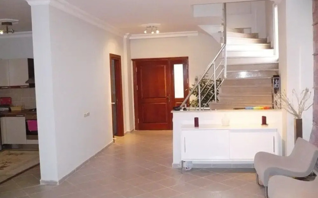 Important Group Villa Amber