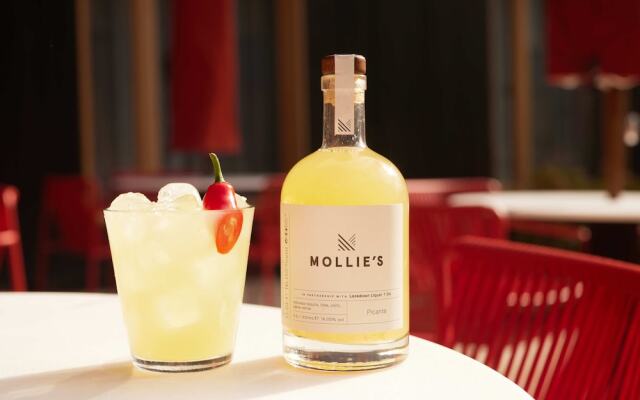 Mollie's Motel & Diner