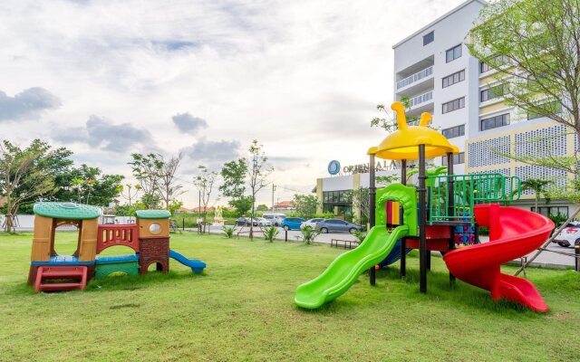 Recenta Suite Phuket Suanluang