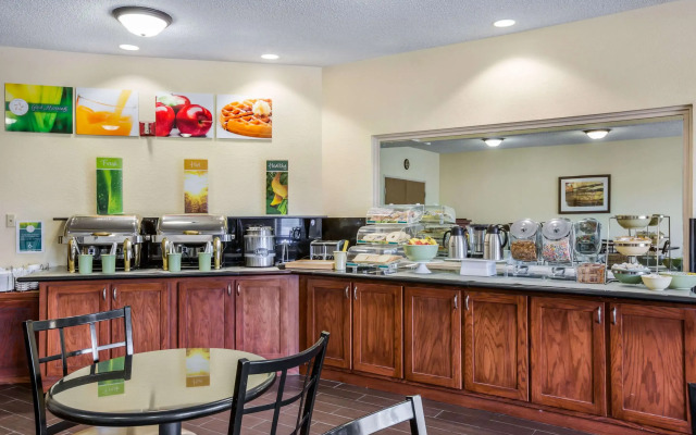 Quality Inn & Suites Lawrence - University Area
