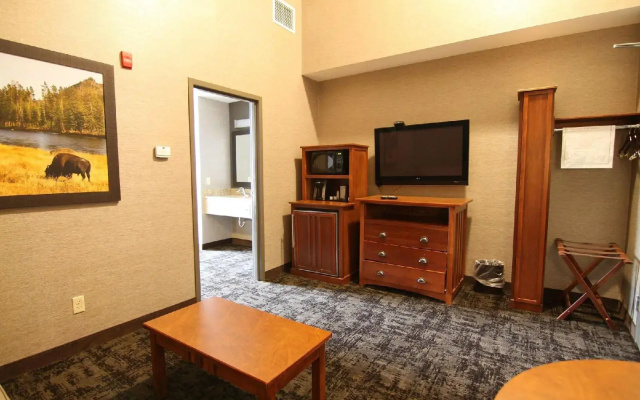 Casper C'mon Inn Hotel & Suites