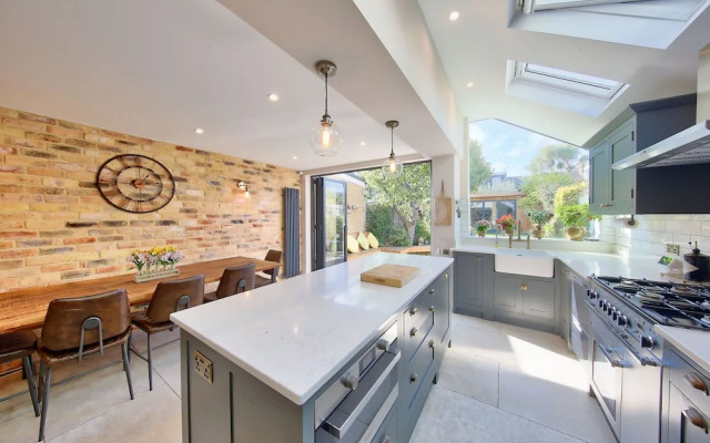 Family 4-bed House & Secluded Garden - Wimbledon