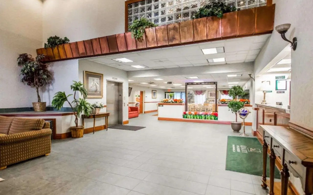 Quality Inn & Suites Sellersburg - Louisville Area