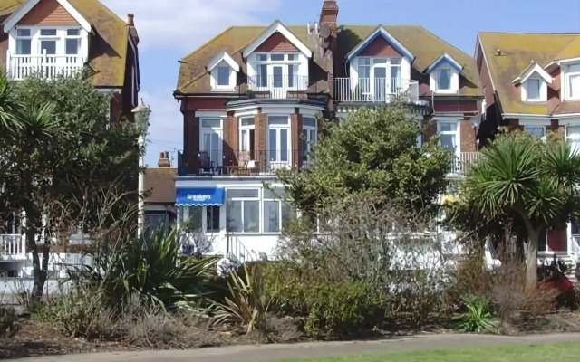 Breakers Bed & Breakfast