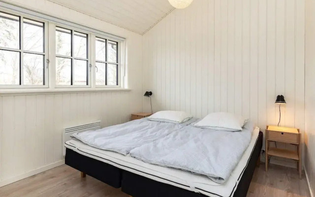 6 Person Holiday Home in Martofte