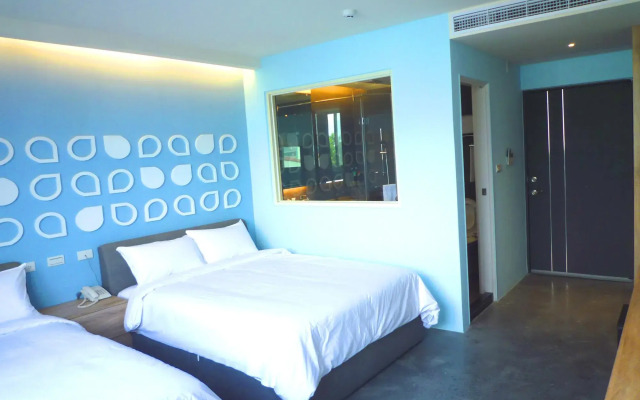 Travel Light Hotel