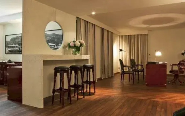 CastaDiva Residences