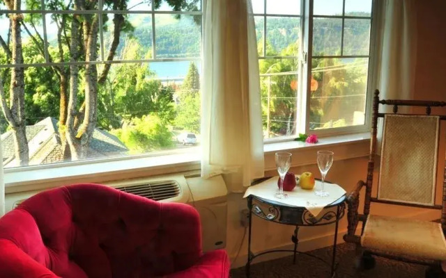 Villa Columbia Bed and Breakfast